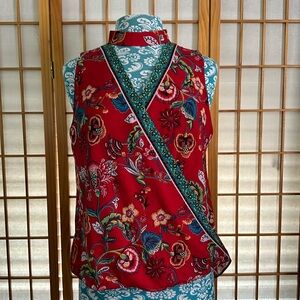 IN San Francisco flowy tank, buttons in back size large. Super cute boho style.